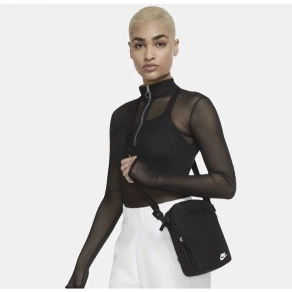 Nike Black Heritage Crossbody Bag 4L